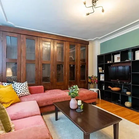 Sleek And Flat With Backyard In Sisli 이스탄불