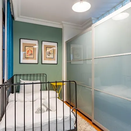 Sleek And Flat With Backyard In Sisli * 이스탄불